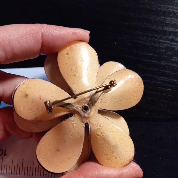 Vintage Brown and Beige Daisy Brooch - Picture 5 of 5